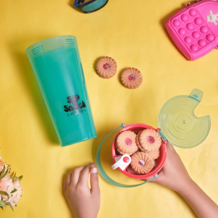 Lumiset Green Sip and Snack bottle with Biscuits